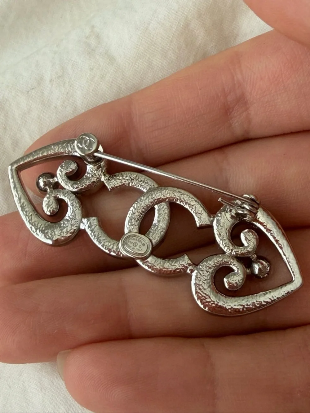 Chanel Crystal Heart Link Brooch - Silver Tone - Picture 7 of 12